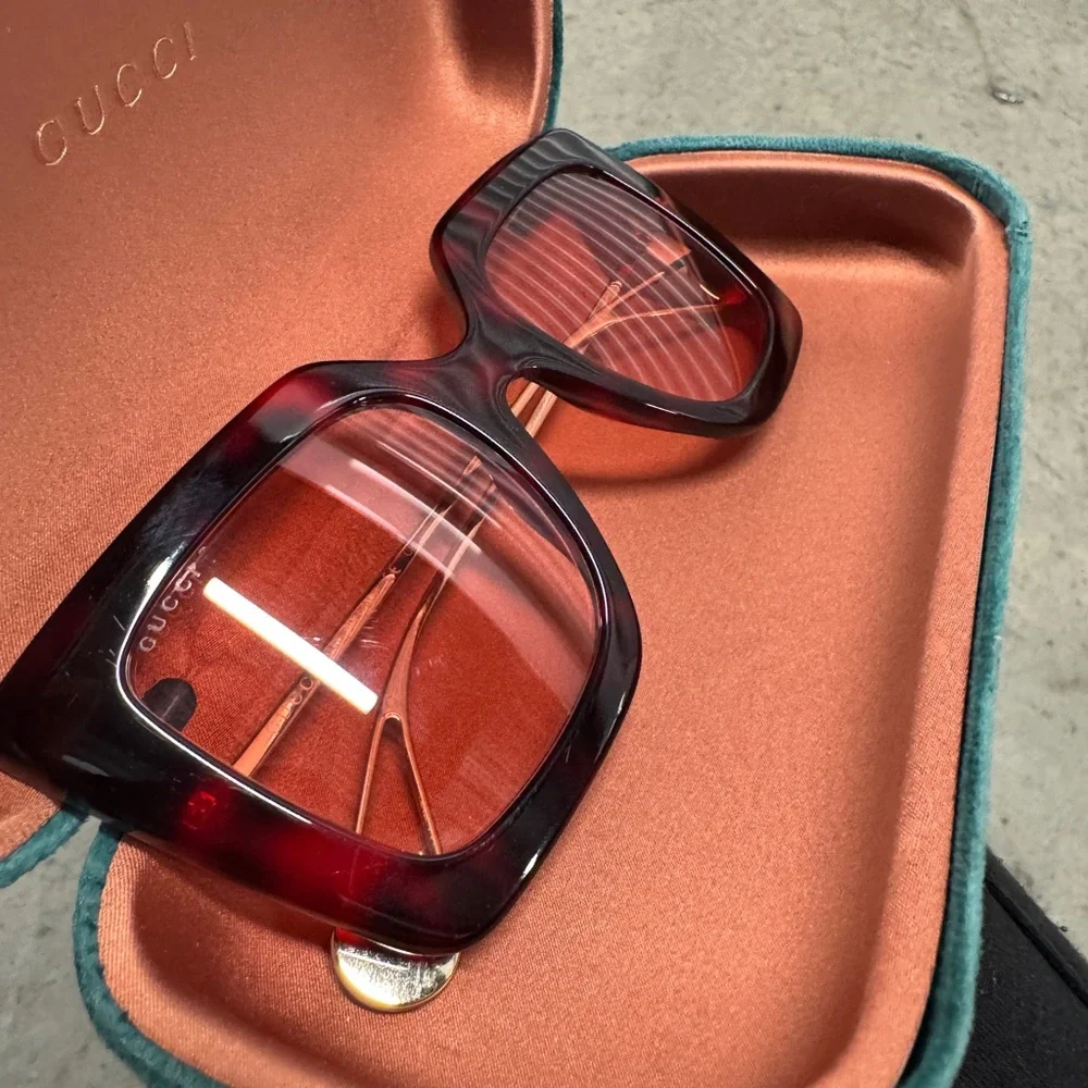 Gucci Red Oversized Sunglasses - Picture 2 of 6
